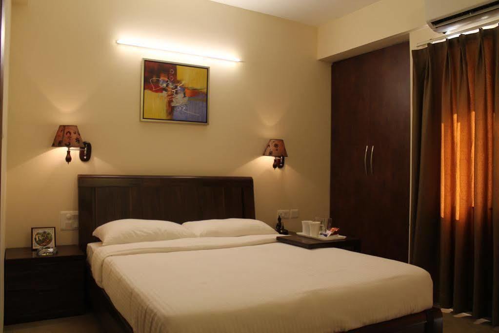 Veera Strand Park Serviced Apartments Калангут Экстерьер фото